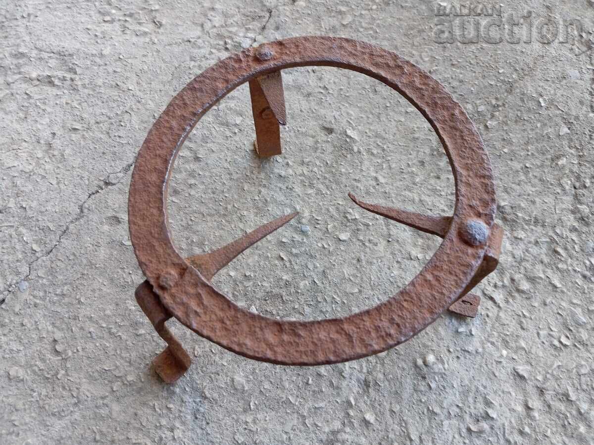 Παλιό σφυρήλατο τηγάνι πρωτόγονο πυροστιά για χάλκινο σκεύος Παλιό σφυρήλατο τηγάνι πρωτόγονο πυροστιά για χάλκινο σκεύος