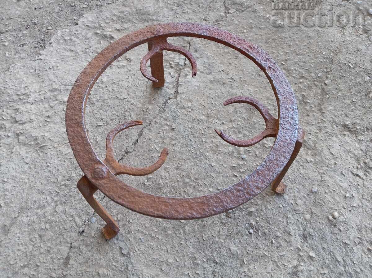 Παλιό σφυρήλατο τηγάνι πρωτόγονο πυροστιά για χάλκινο σκεύος με τιμή 31.00 BGN | € 15.85 Παλιό σφυρήλατο τηγάνι πρωτόγονο πυροστιά για χάλκινο σκεύος με τιμή 31.00 BGN | € 15.85