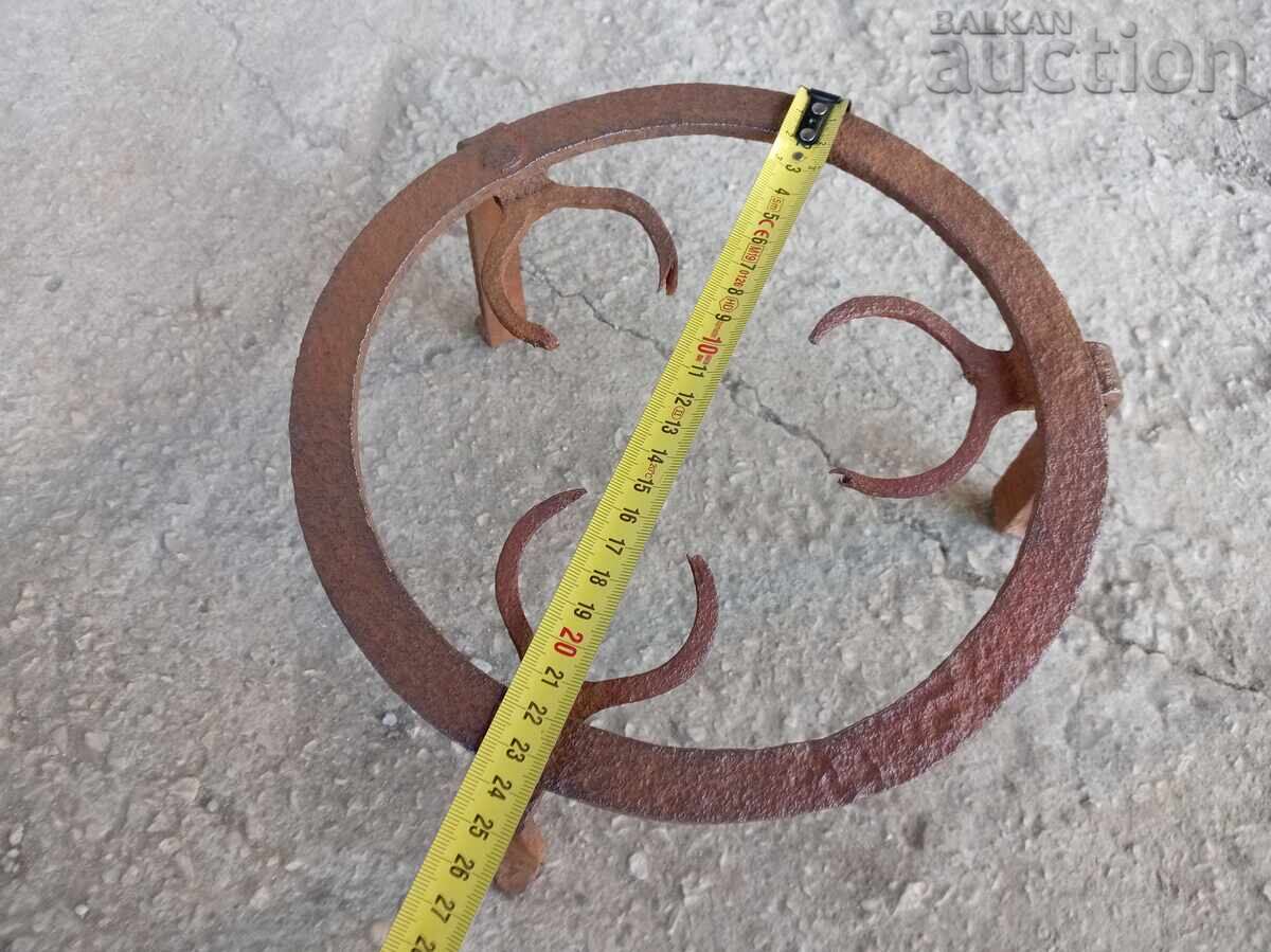 Δημοπρασία Παλιό σφυρήλατο τηγάνι πρωτόγονο πυροστιά για χάλκινο σκεύος Δημοπρασία Παλιό σφυρήλατο τηγάνι πρωτόγονο πυροστιά για χάλκινο σκεύος