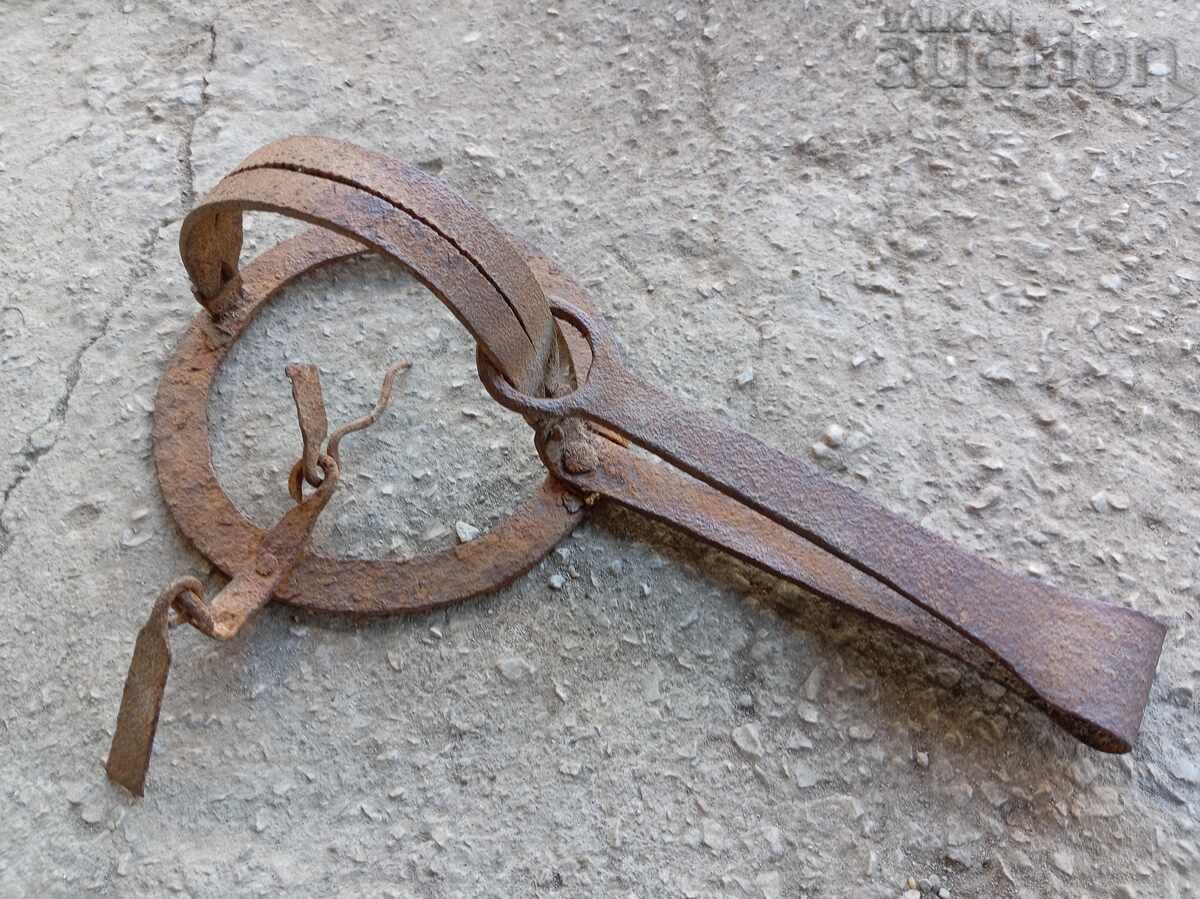 Доставка на старинен кован капан за белки златки порове РАБОТЕЩ