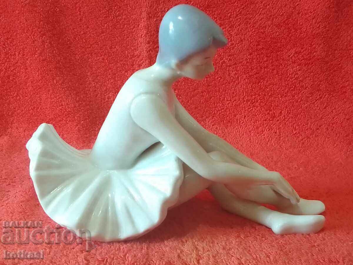 Аукцион Стар порцелан фигура Жена Балерина NAO от Lladro Испания