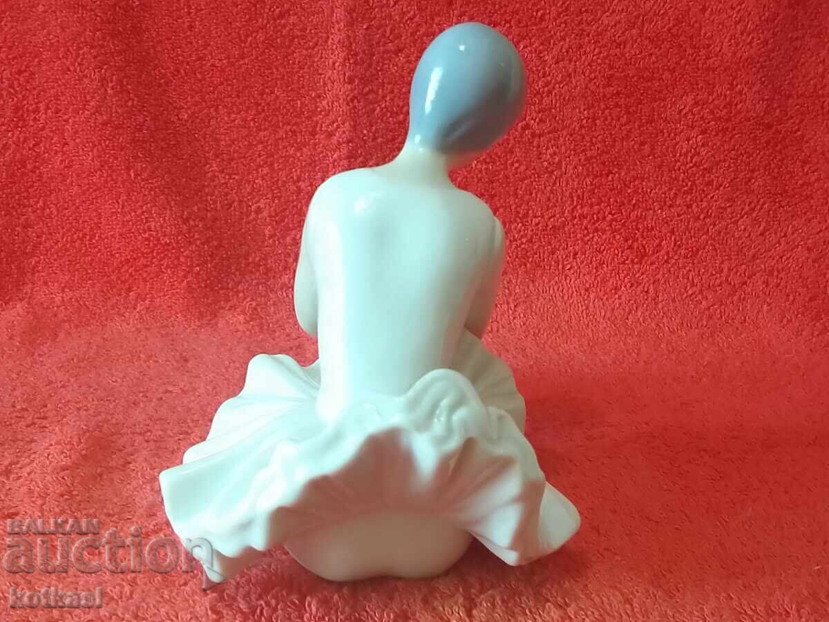 Доставка на Стар порцелан фигура Жена Балерина NAO от Lladro Испания