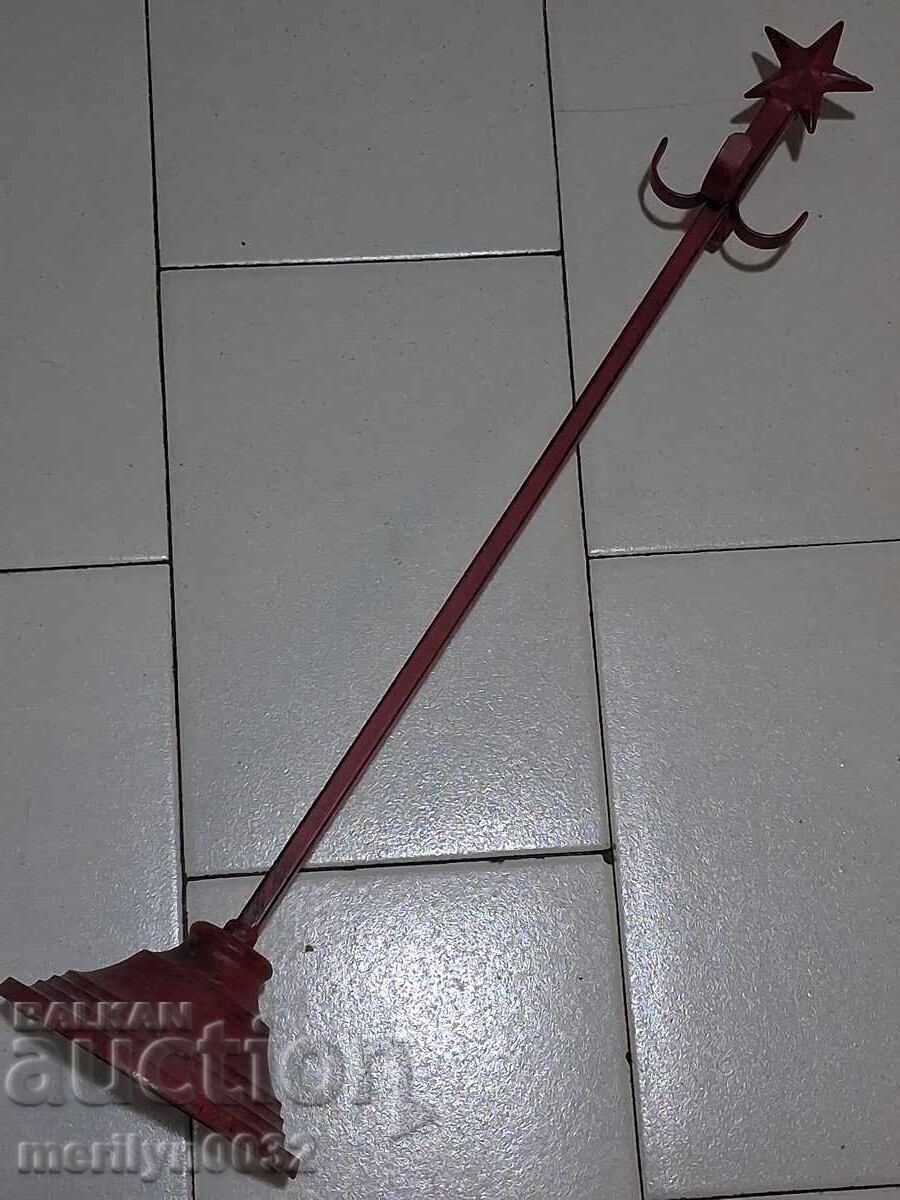 Suport pentru șemineu lopată cazma cârlig frigărui fier forjat NRB - 6 Suport pentru șemineu lopată cazma cârlig frigărui fier forjat NRB - 6