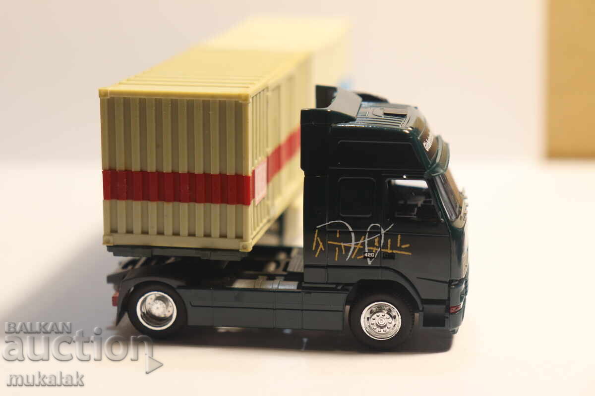 HERPA 1:87 H0 VOLVO FH Container Truck Model - 5