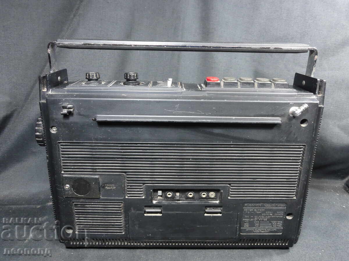 Delivery of BZC STAR Retro Transistor Radio Cassette Recorder SANYO M 2422H Delivery of BZC STAR Retro Transistor Radio Cassette Recorder SANYO M 2422H