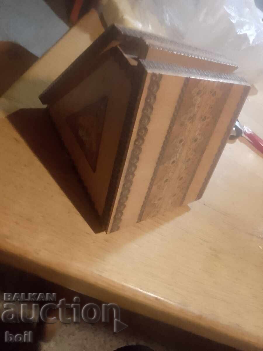 Wooden pyrography cigarette box with price 9.90 BGN | € 5.06 Wooden pyrography cigarette box with price 9.90 BGN | € 5.06