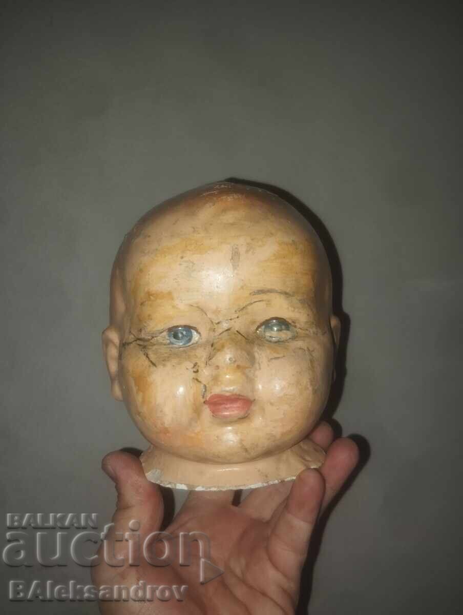 Много стара кукленска голяма глава от папиемаше