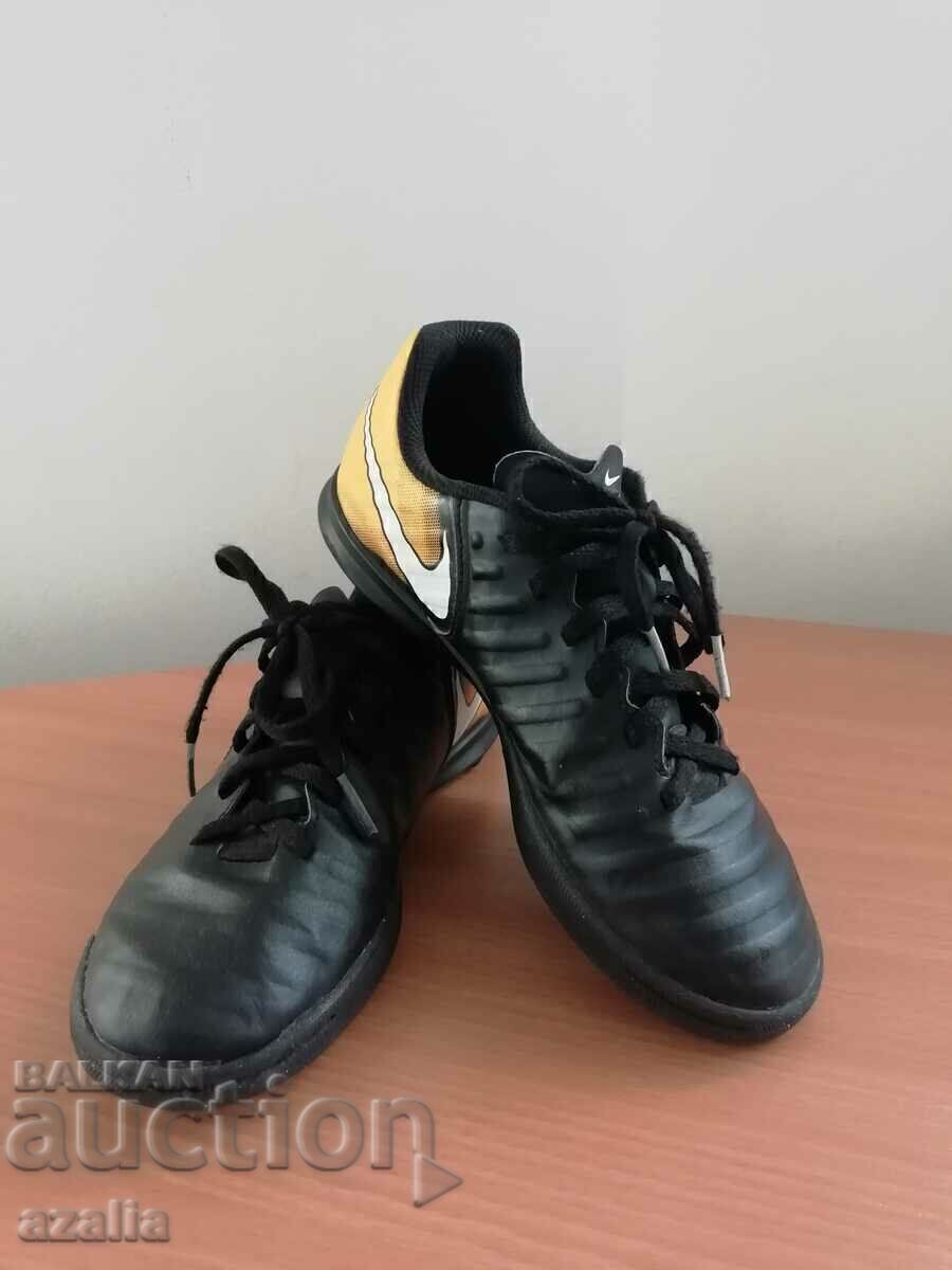 Delivery of Women's Nike sports shoes, number 36