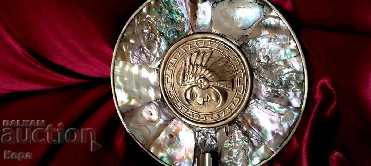 Пепелник от метал и седеф с цена 69.00 лв. | € 35.28 Пепелник от метал и седеф с цена 69.00 лв. | € 35.28