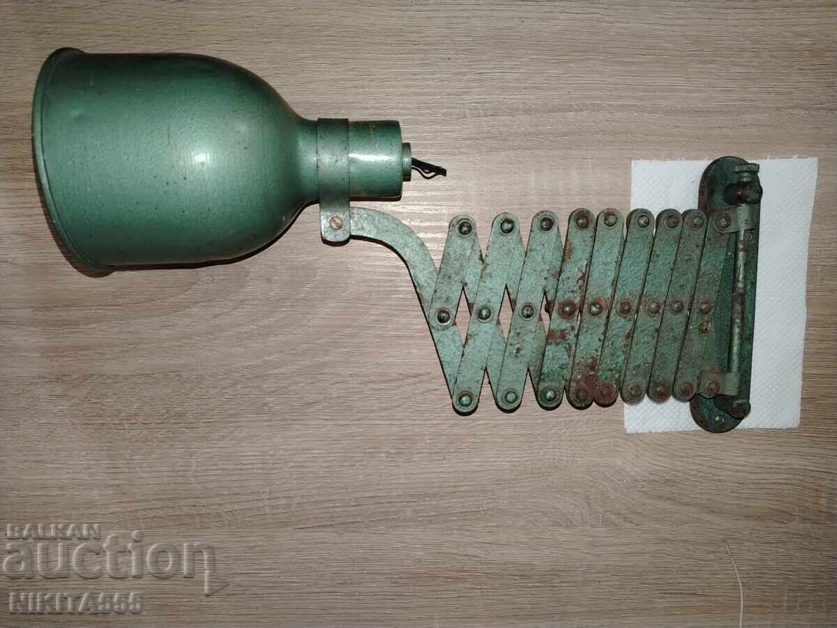 Veche lampă industrială cu preț 16.00 BGN | € 8.18 Veche lampă industrială cu preț 16.00 BGN | € 8.18