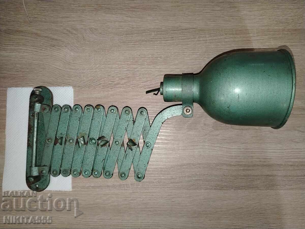 Veche lampă industrială Veche lampă industrială