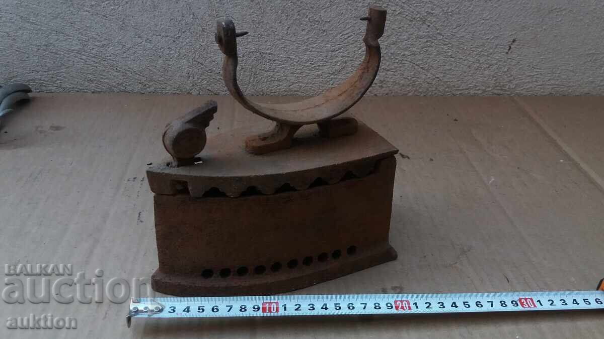 FIER DE CĂLCAT CU CĂRBUNI DE EPOCĂ