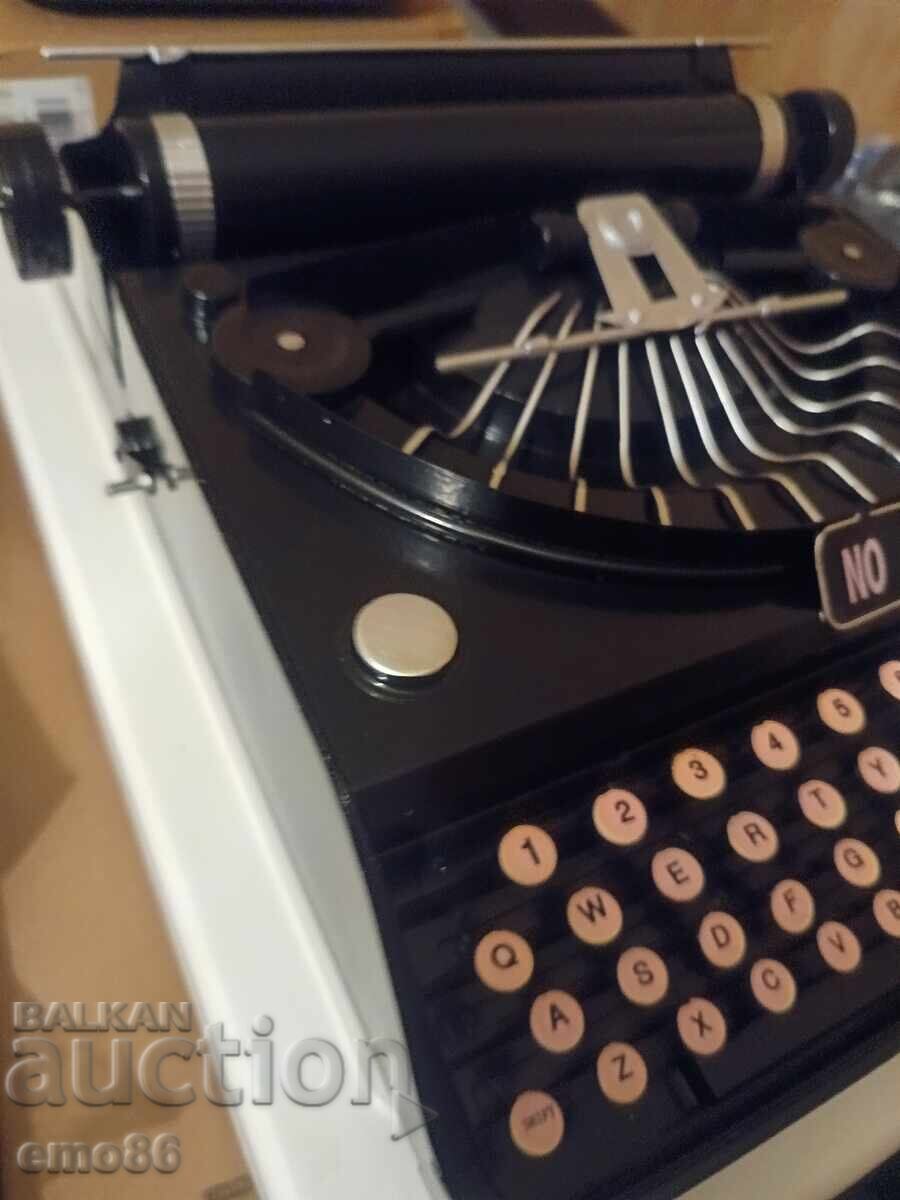 Δημοπρασία Μεταλλική γραφομηχανή για διακόσμηση Β.Ζ.Τ