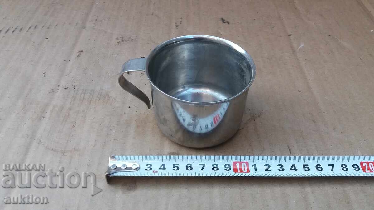 ХРОМ - СТАРА ВОЕННА ЧАШКА с цена 4.99 лв. | € 2.55 ХРОМ - СТАРА ВОЕННА ЧАШКА с цена 4.99 лв. | € 2.55