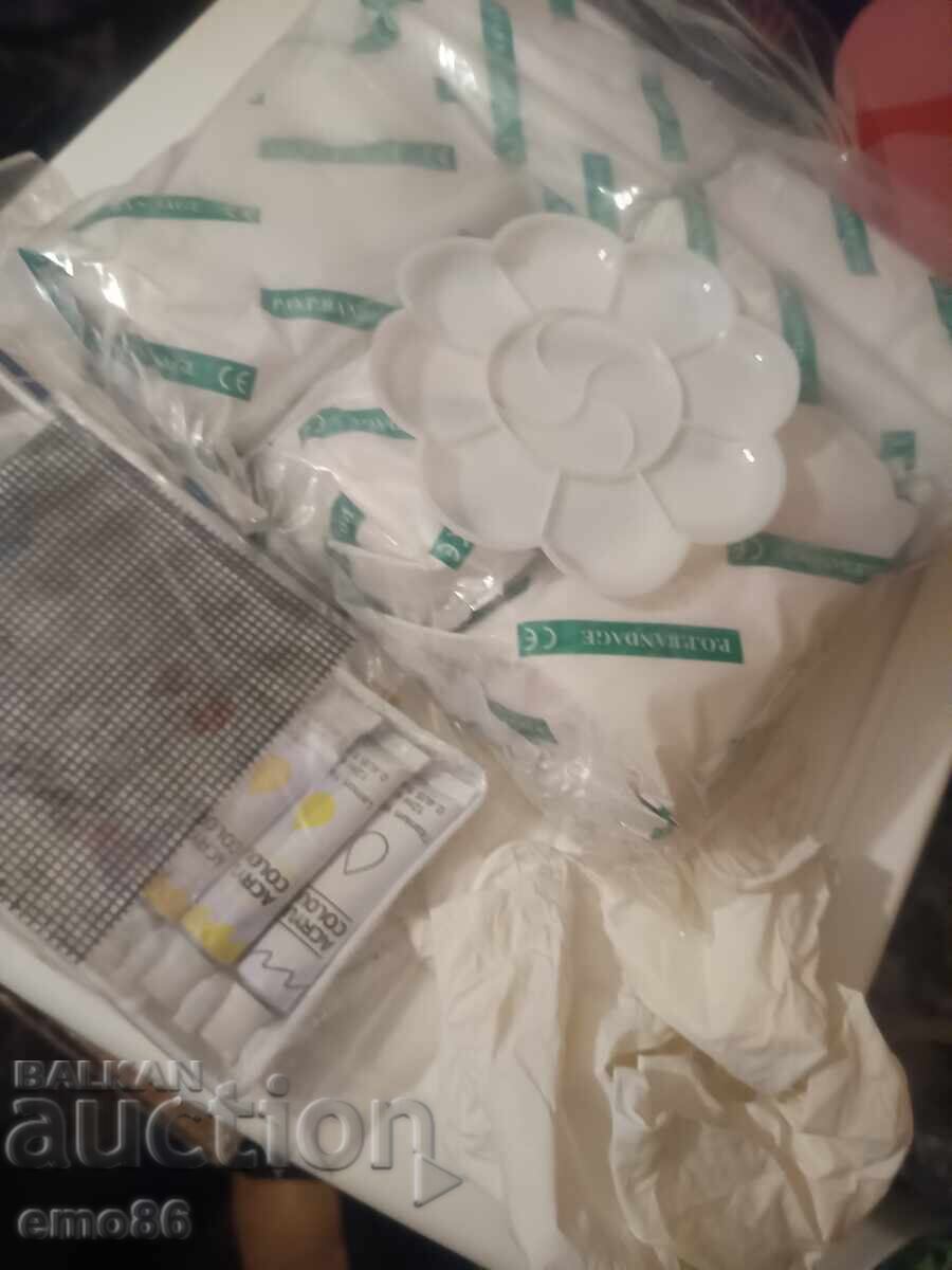 Auction Komplekt za otlivane ot gips s boi za risuvane B.Z.TS. Auction Komplekt za otlivane ot gips s boi za risuvane B.Z.TS.