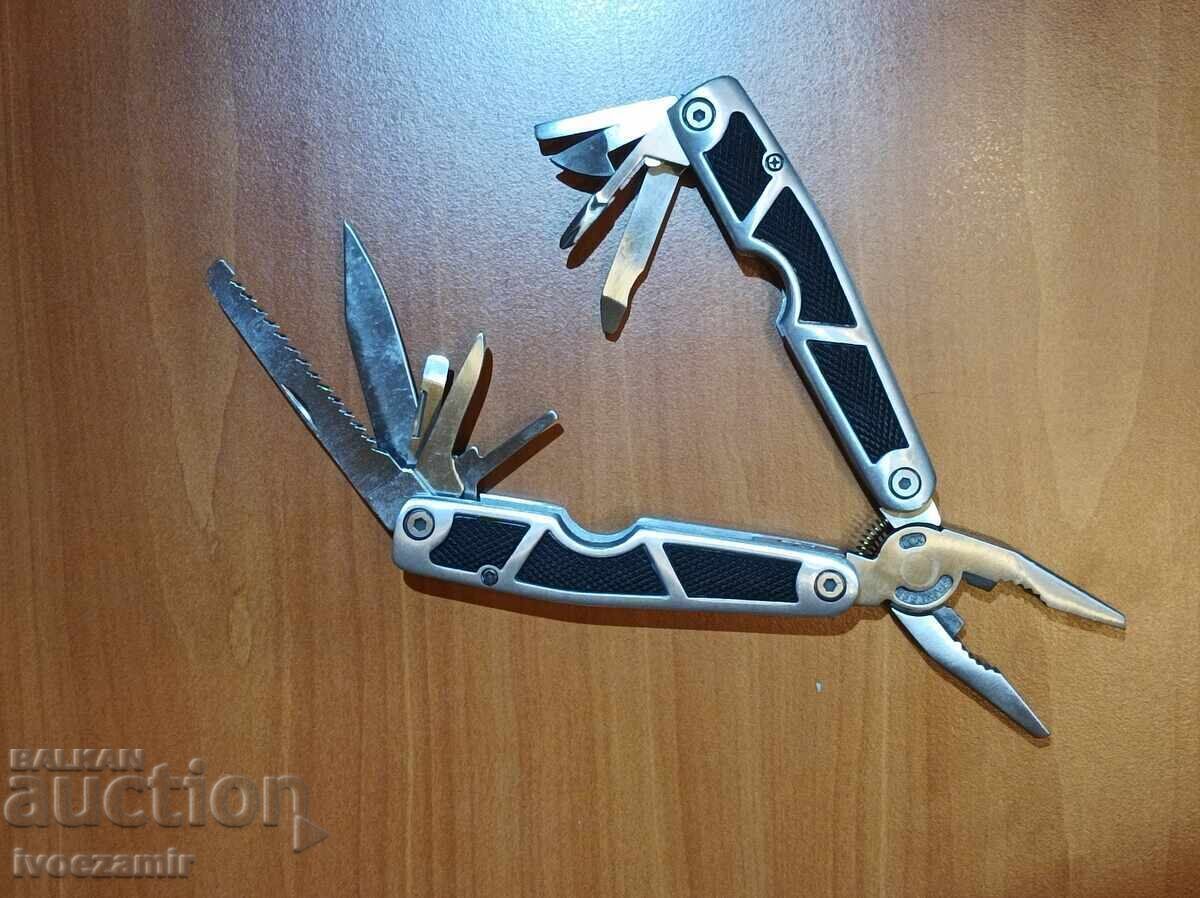 Licitație Un instrument multifuncțional