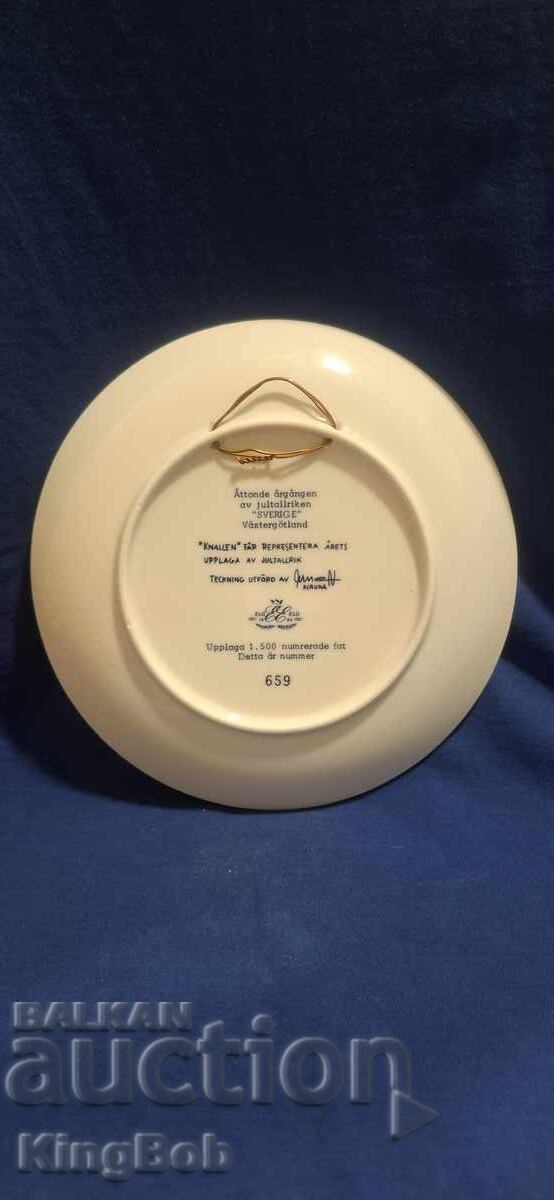 FARFURIE DE PERETE VINTAGE "CRĂCIUN", 1965 cu preț 15.00 BGN | € 7.67 FARFURIE DE PERETE VINTAGE "CRĂCIUN", 1965 cu preț 15.00 BGN | € 7.67