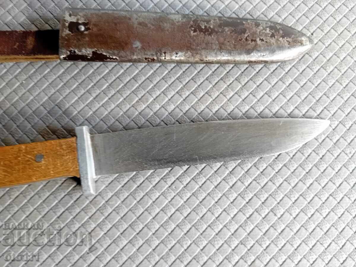 Auction  OLD KNIFE TYPE BRANNIK