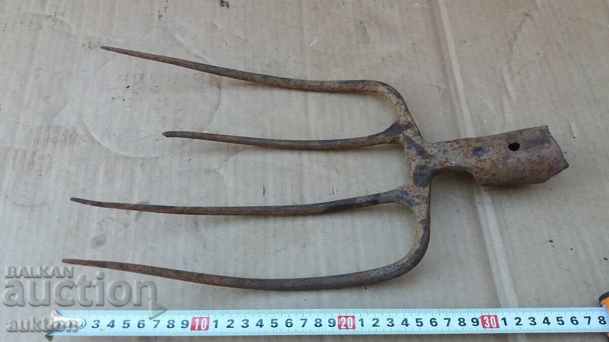 OLD MASSIVE VILLA with price 4.99 BGN | € 2.55