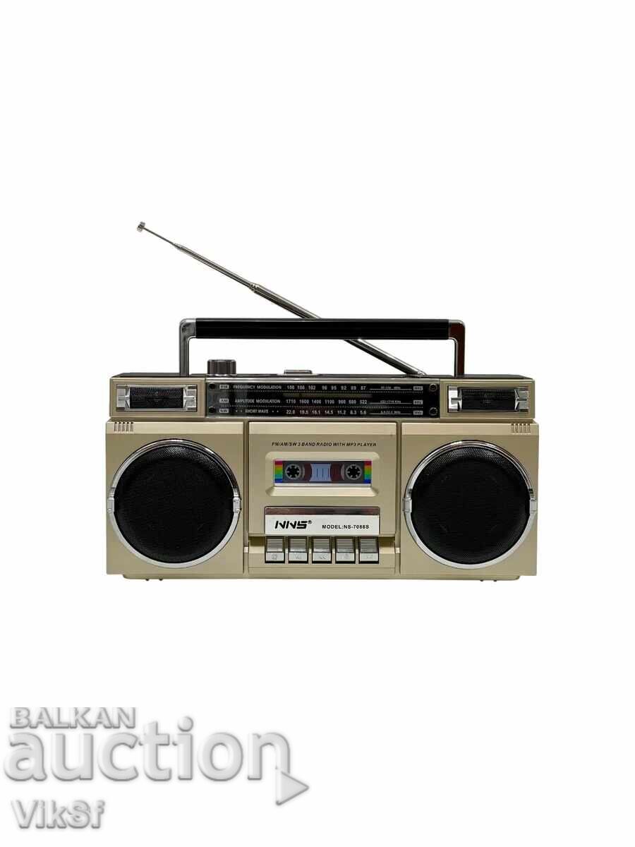Auction  Retro radio with a classic radio cassette player design - NNS 7088S