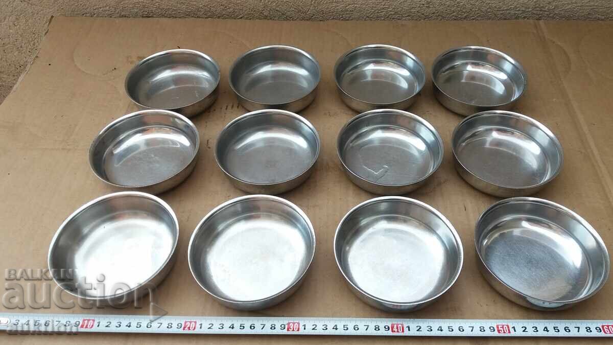 Licitație CROM - SET DE CEȘTI MILITARE PENTRU DULCE - MASIVE - 12 BUCĂȚI