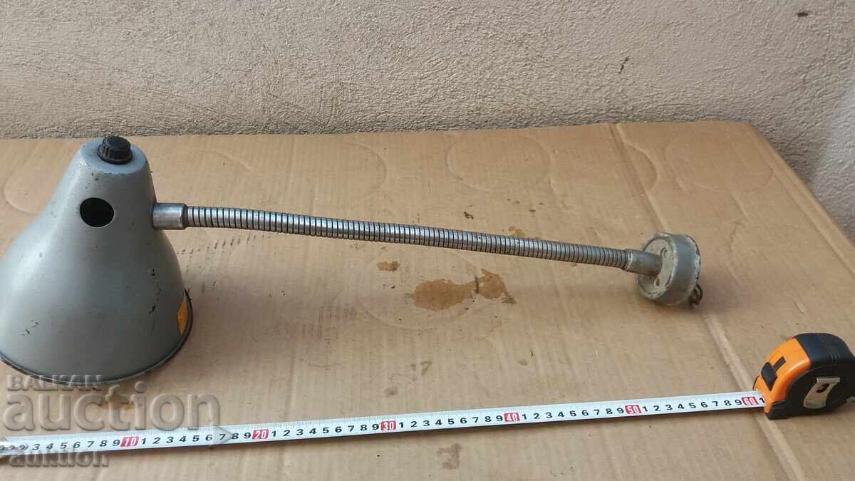 LAMPĂ INDUSTRIALĂ - VINTAGE - MOBILĂ cu preț 14.99 BGN | € 7.66 LAMPĂ INDUSTRIALĂ - VINTAGE - MOBILĂ cu preț 14.99 BGN | € 7.66