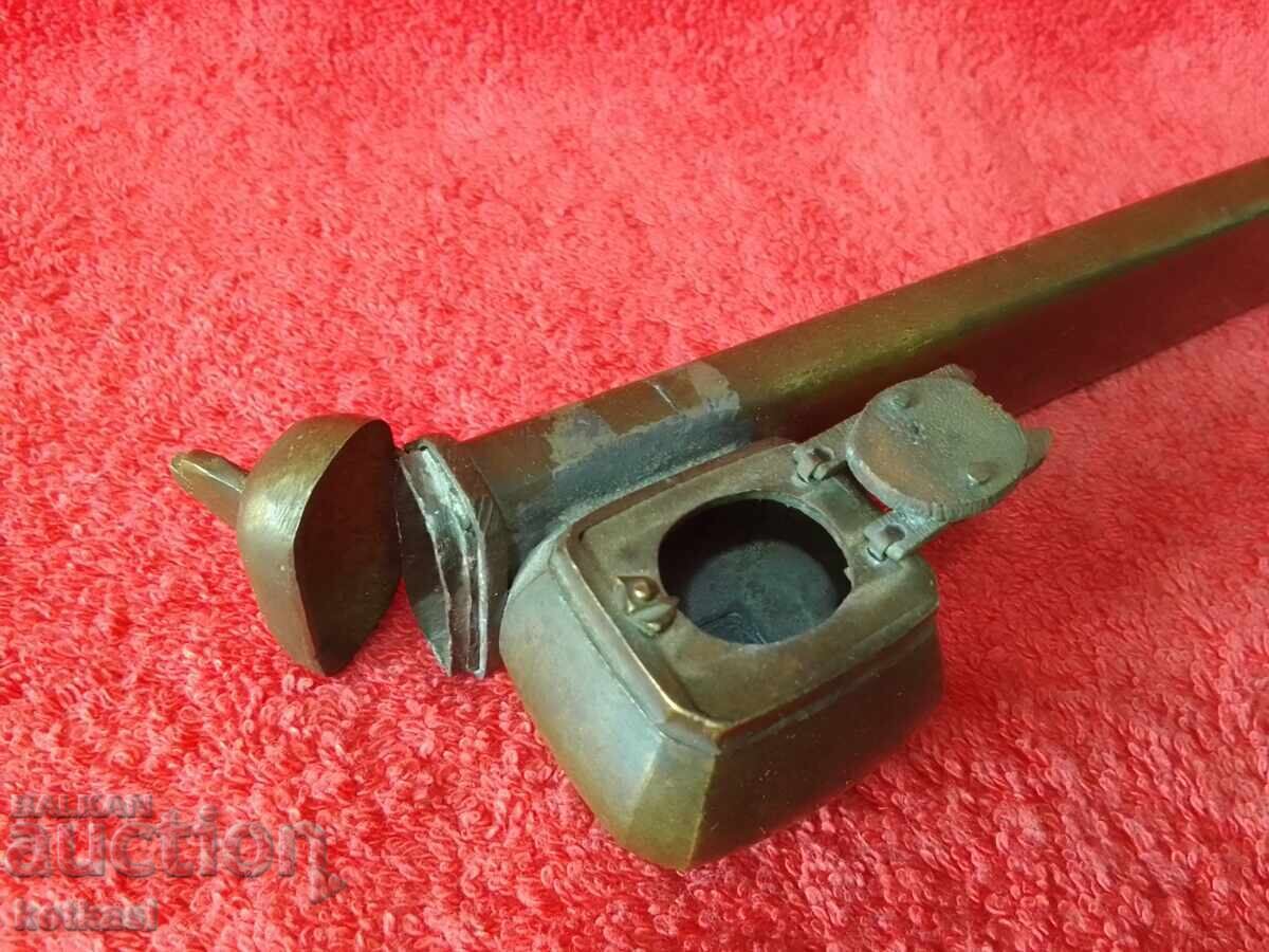 Παλιά μεταλλική μελανοδοχείο Διβίτ Οθωμανικής κυριαρχίας τουγρά με τιμή 335.50 BGN | € 171.54 Παλιά μεταλλική μελανοδοχείο Διβίτ Οθωμανικής κυριαρχίας τουγρά με τιμή 335.50 BGN | € 171.54