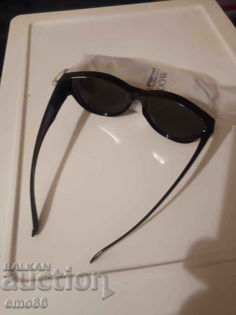 Ochelari de soare B.Z.C cu preț 1.00 BGN | € 0.51 Ochelari de soare B.Z.C cu preț 1.00 BGN | € 0.51