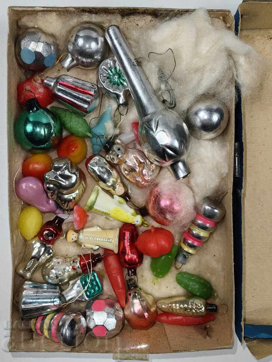 Auction  SOCIAL GLASS AND PLASTIC TOYS CHRISTMAS TREE NEW YEAR CHRISTMAS