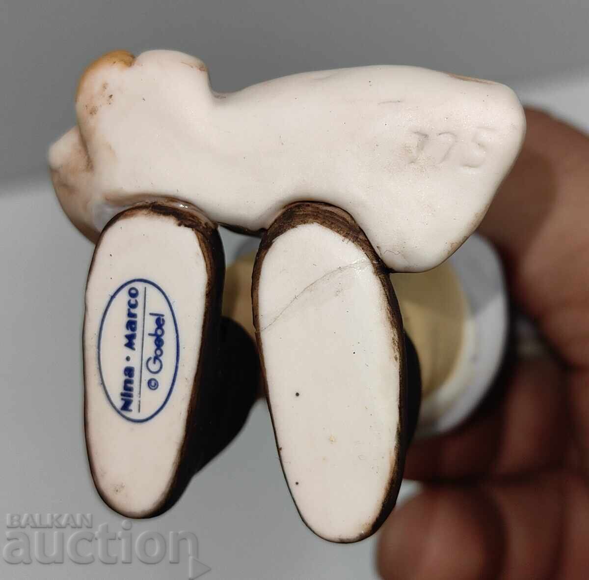 GOEBEL GOEBEL PORCELAIN FIGURE MARKED WITH A NOTE - 7 GOEBEL GOEBEL PORCELAIN FIGURE MARKED WITH A NOTE - 7