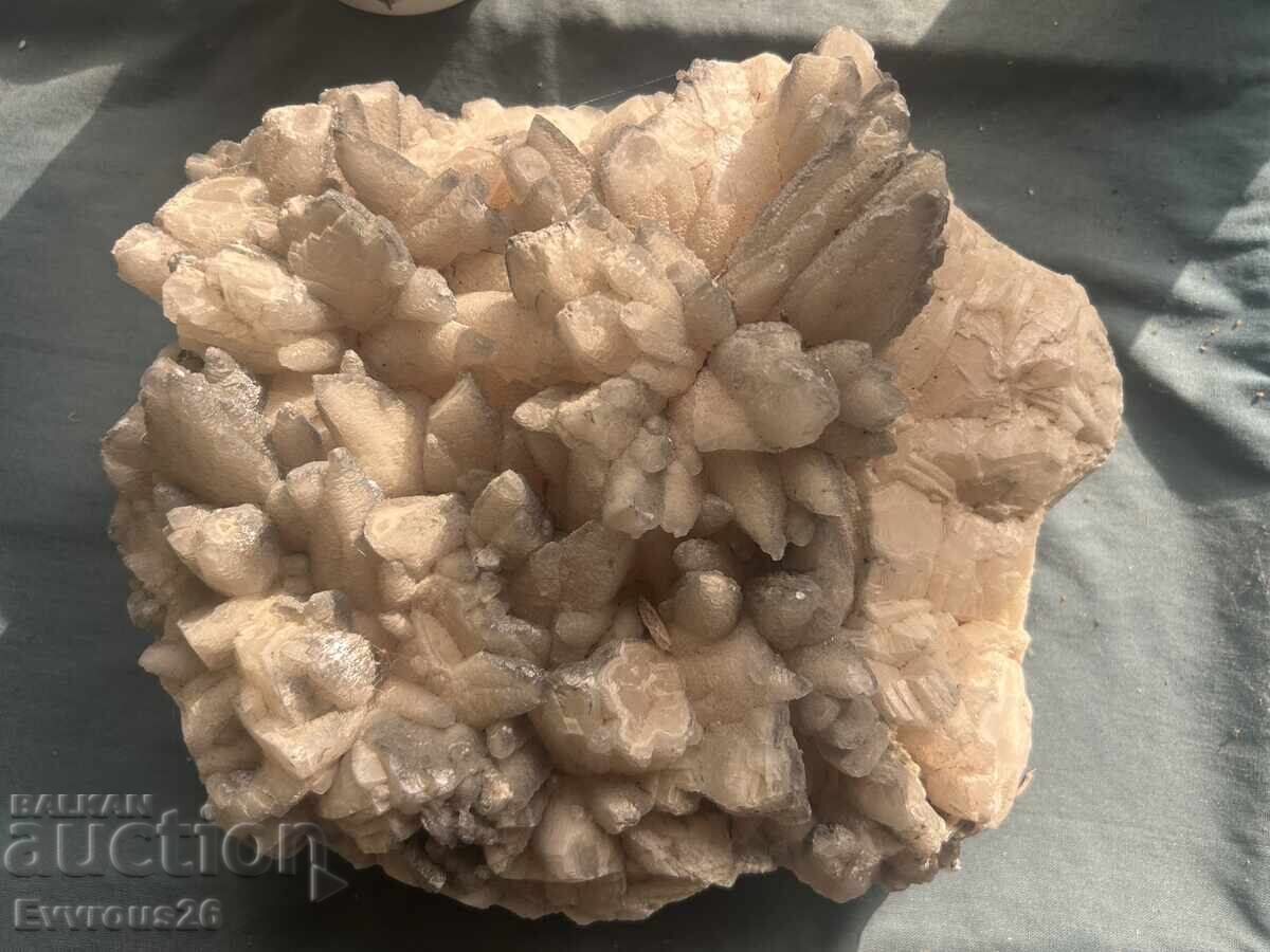 Auction Calcite (dogtooth calcite) Auction Calcite (dogtooth calcite)
