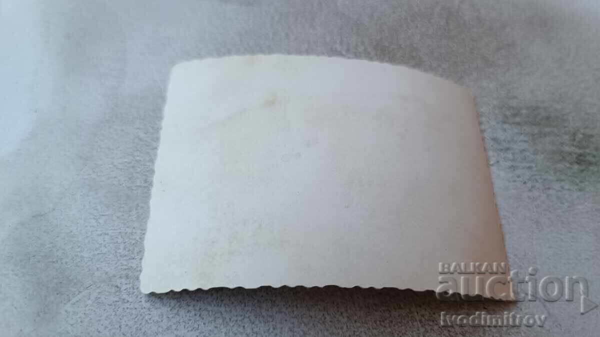 Снимка Младежи с лодка в морето с цена 1.85 лв. | € 0.95