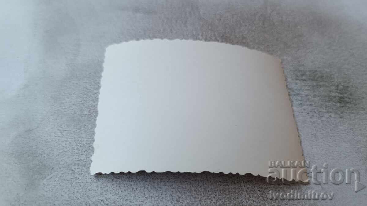 Φωτογραφία Άνδρες γυναίκες και παιδιά στη θάλασσα με τιμή 1.45 BGN | € 0.74