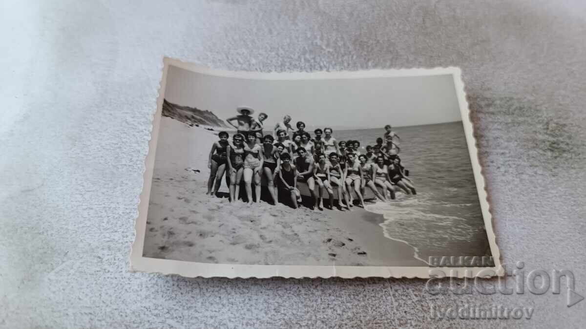 Φωτογραφία Άνδρες γυναίκες και παιδιά στην παραλία