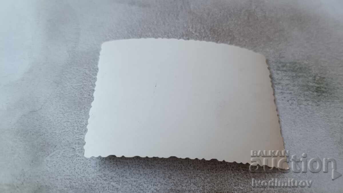 Foto Bărbați și femei pe plajă cu preț 1.65 BGN | € 0.84 Foto Bărbați și femei pe plajă cu preț 1.65 BGN | € 0.84