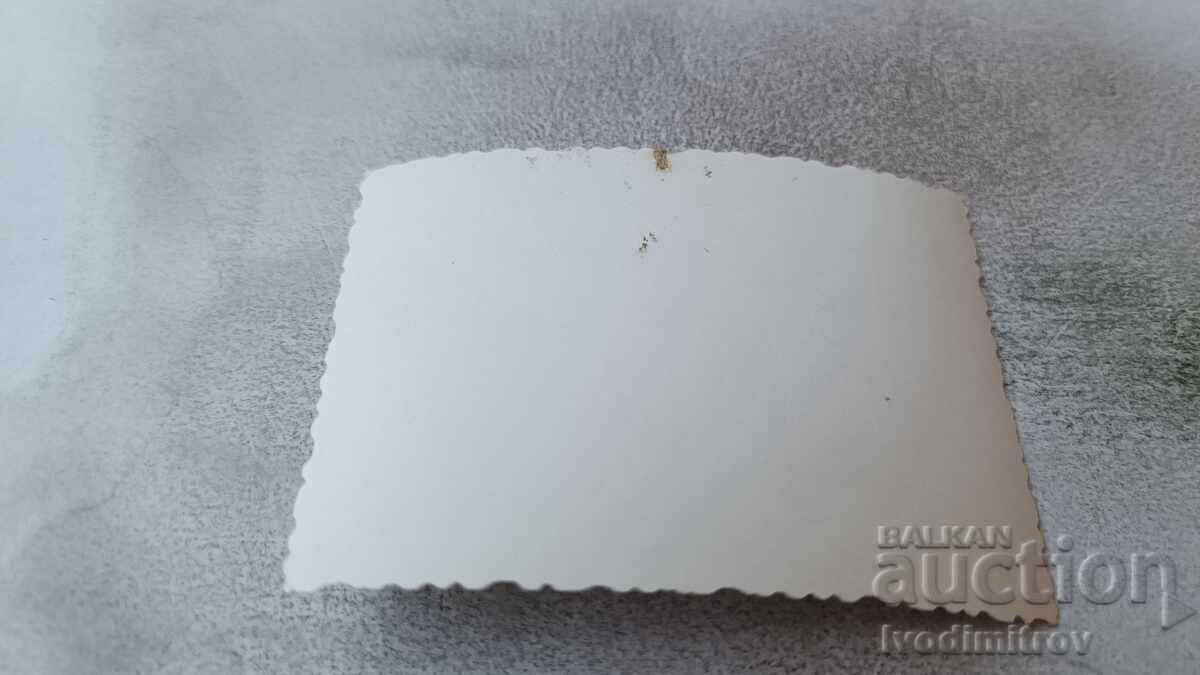 Снимка Три млади жени на брега на морето с цена 1.45 лв. | € 0.74 Снимка Три млади жени на брега на морето с цена 1.45 лв. | € 0.74