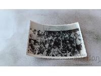 Снимка Жени и деца на плажа