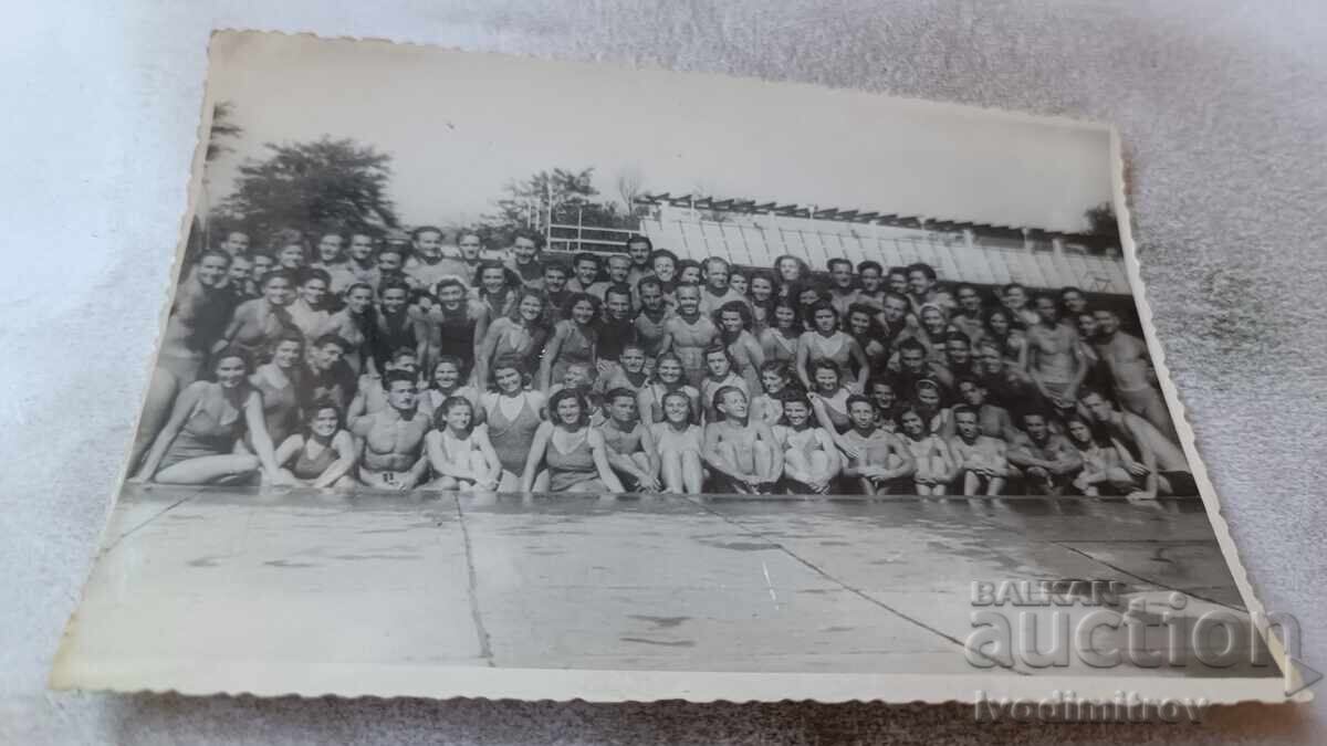 Φωτογραφία Ανδρών, Γυναικών και Παιδιών με Μαγιό