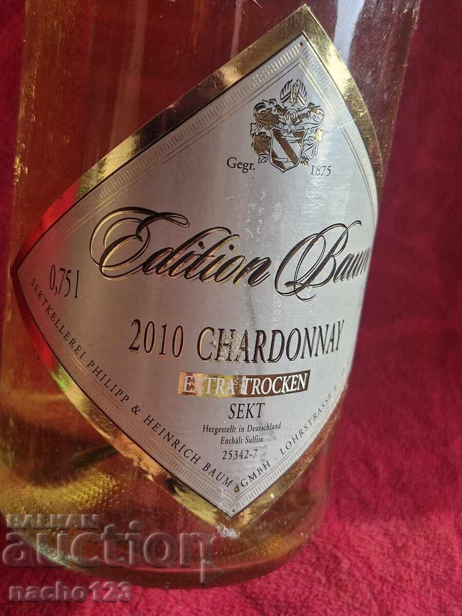 Auction  Bottle of quality extra Champagne wine 2010