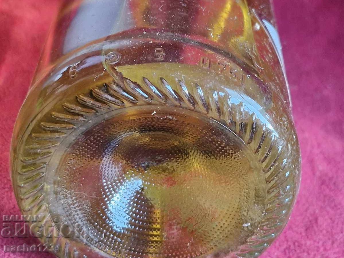 Bottle of quality extra Champagne wine 2010 - 7