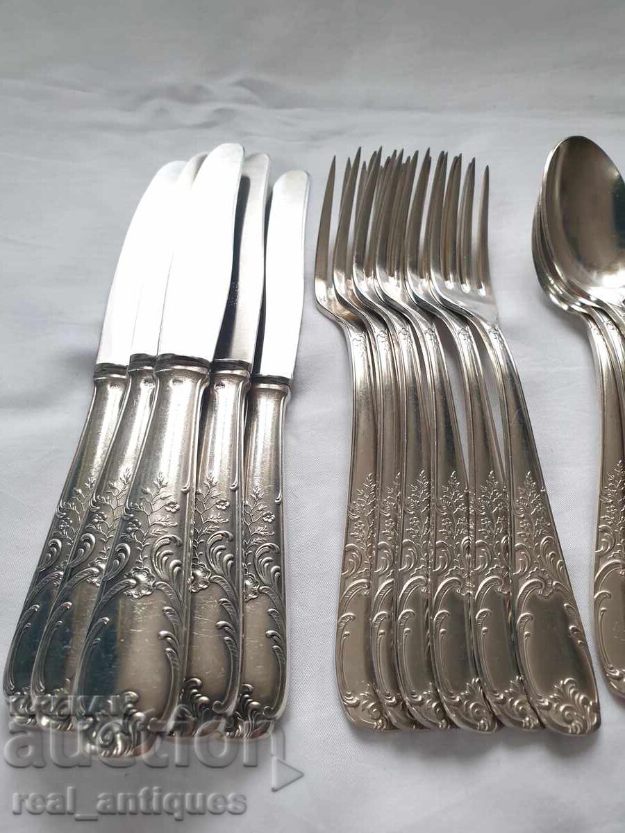 Set de ustensile placate cu argint cu preț 340.00 BGN | € 173.84 Set de ustensile placate cu argint cu preț 340.00 BGN | € 173.84