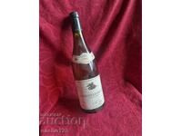 Sticlă de vin alb burgund francez