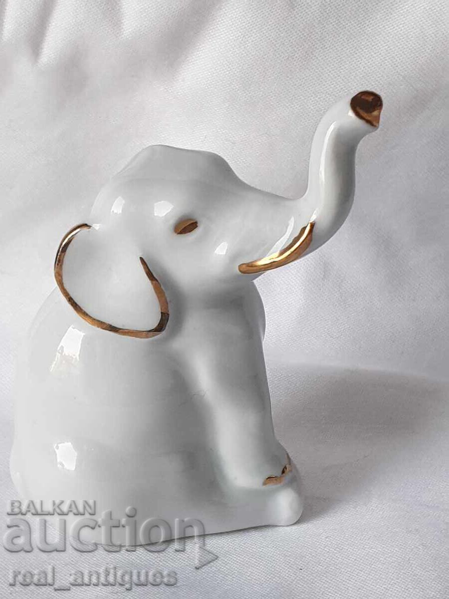 Auction  Porcelain figurine