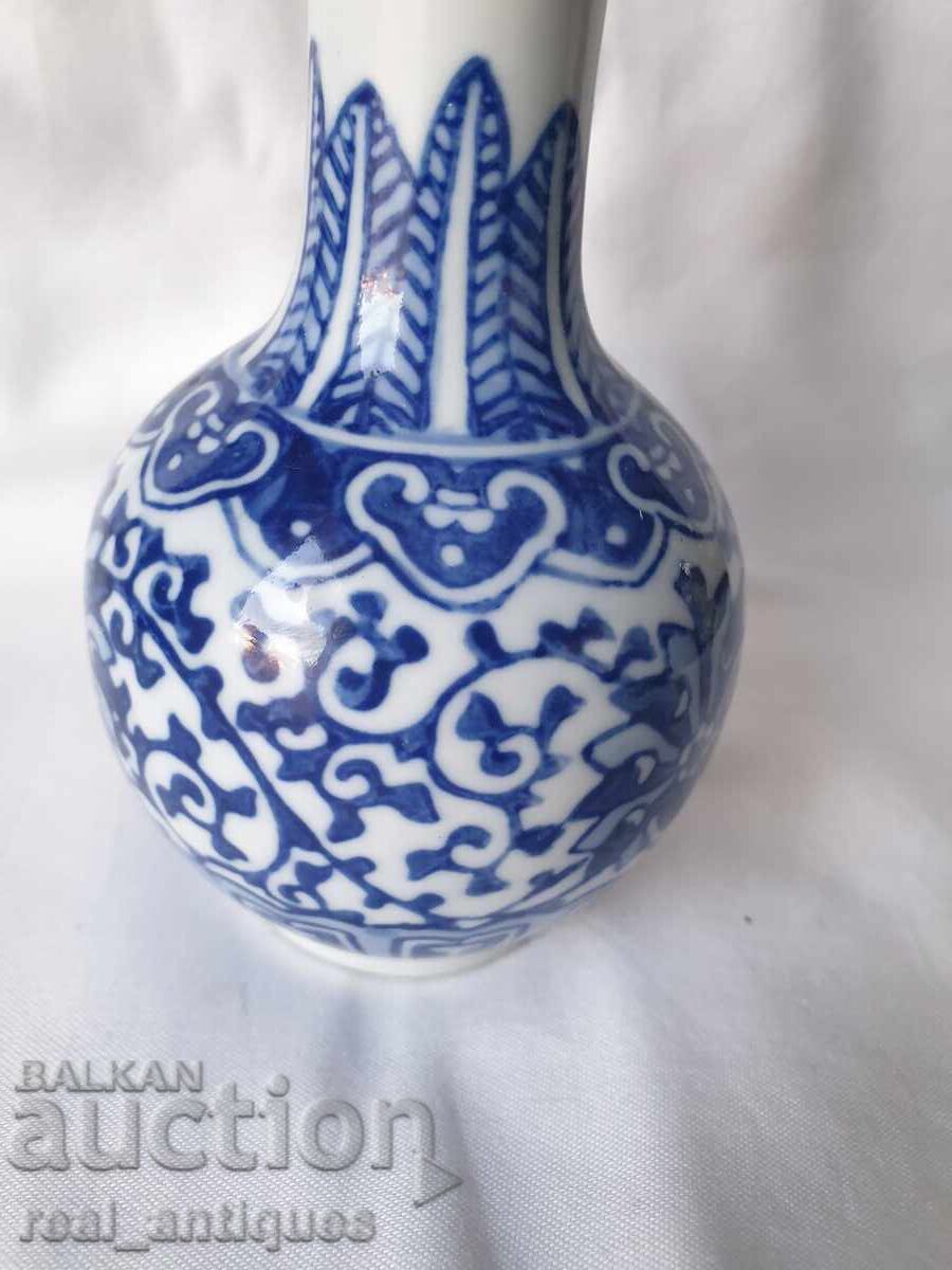 Auction  Porcelain vase