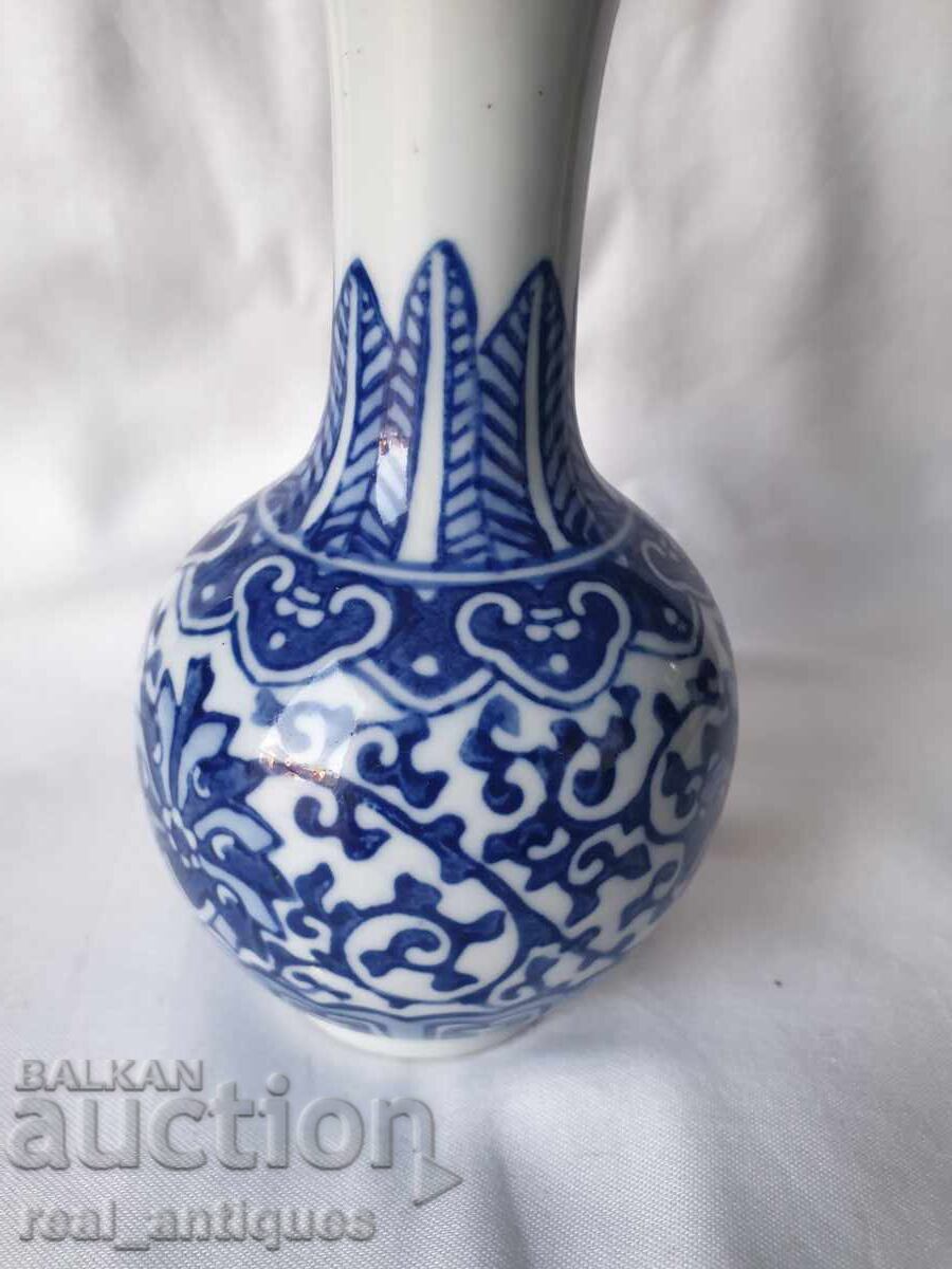 Delivery of Porcelain vase