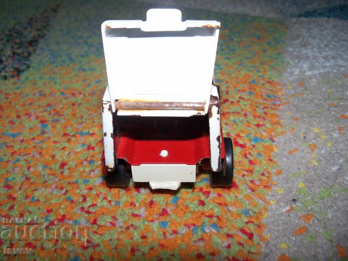 Παράδοση Παλιό γαλλικό μεταλλικό παιδικό καροτσάκι του 1980