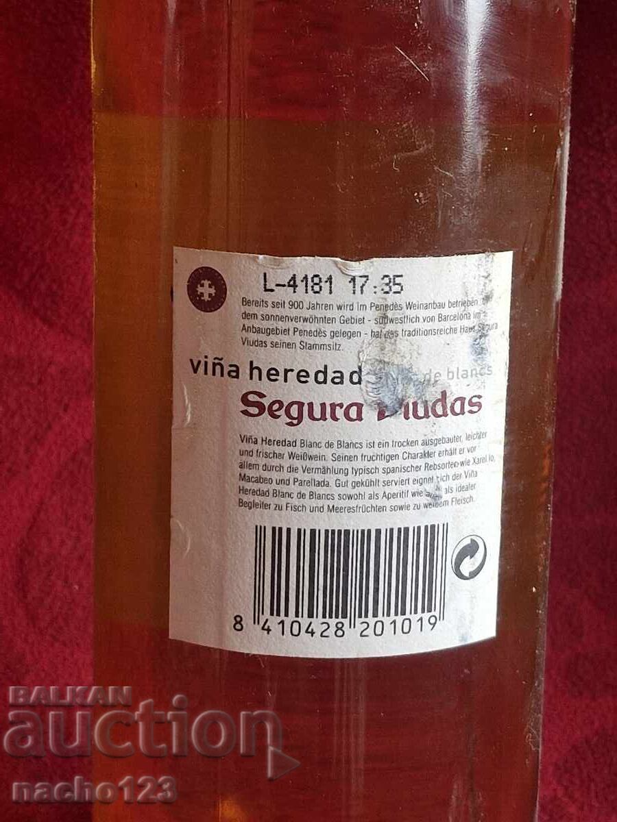 Delivery of Bottle of quality Spanish white wine 2003