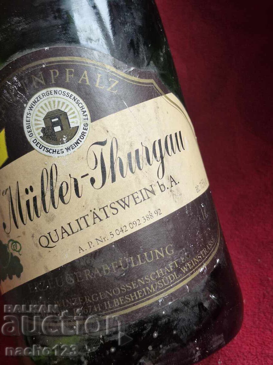 Auction  Bottle of quality German white wine 1990