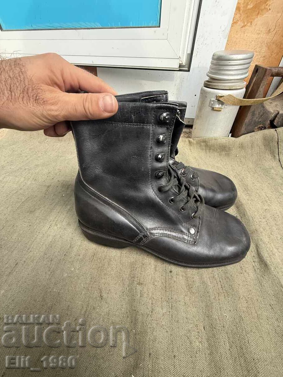 Licitație Bocanci militari mărimea 43 Licitație Bocanci militari mărimea 43