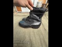 Ghete militare (bocanci) numărul 43 din perioada socialistă